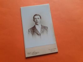 SCHWIIZER JUGEND DAZUMAL - JEUNE HOMME CRITIQUE - FR BULLE