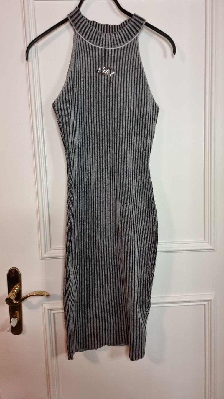 Vestiti: Elastisches graues Kleid mit M-Brosche, elegant und bequem – Usato da Wald ZH venduto da CapLux 1