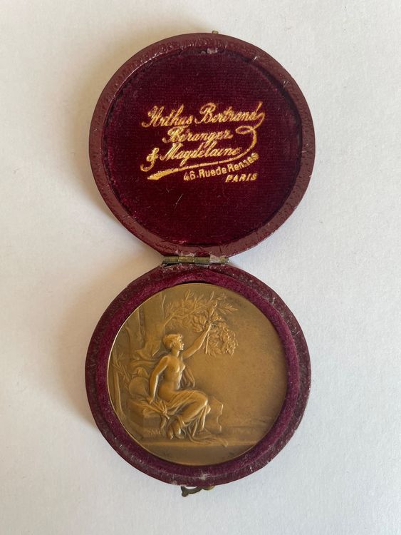 Ski et montagne - ESF la flèche insigne bronze Arthus Bertrand vintage