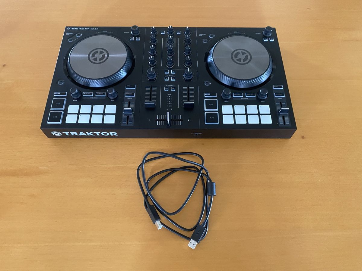 Traktor Console di mixaggio: Native Traktor Kontrol S2 MK3 – Usato da Lanzenhäusern venduto da florolf 1
