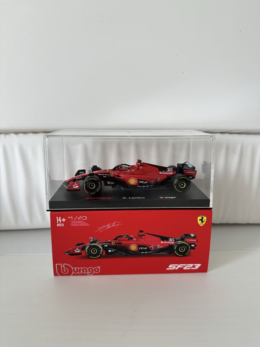 Bburago Modellini d'auto: Bburago Ferrari SF-23 Charles Leclerc 1:43 Modellauto mit Vi – Usato da Niederönz venduto da gla_82js