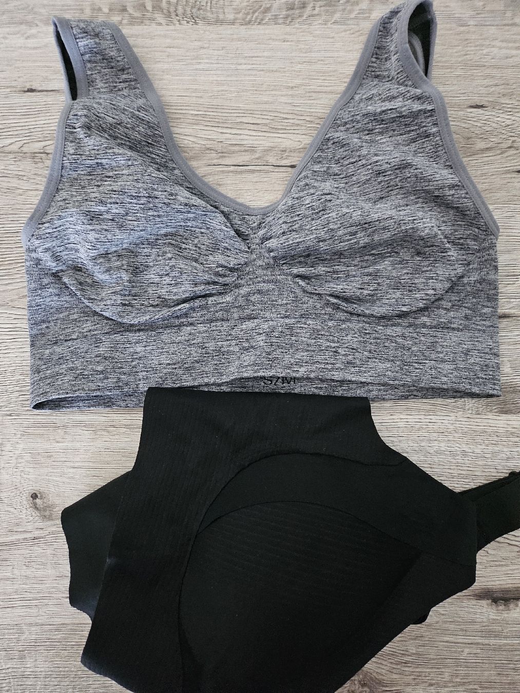 Altra biancheria intima: BH, 2 Stück, Grösse S, neu! – Nuovo (secondo la descrizione) da Hunzenschwil venduto da nudget 2