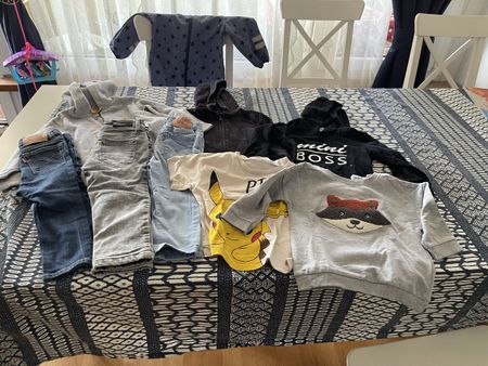 Kinderkleidung Konvolut  Jeans T-Shirts Pullover  Grösse 92