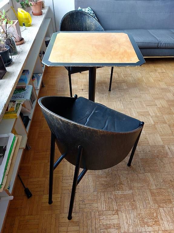 Horgen Glarus Tischset: HORGEN GLARUS Kaffeehaus-Tisch mit 2 Stühlen – Gebraucht aus Zürich von H44 1
