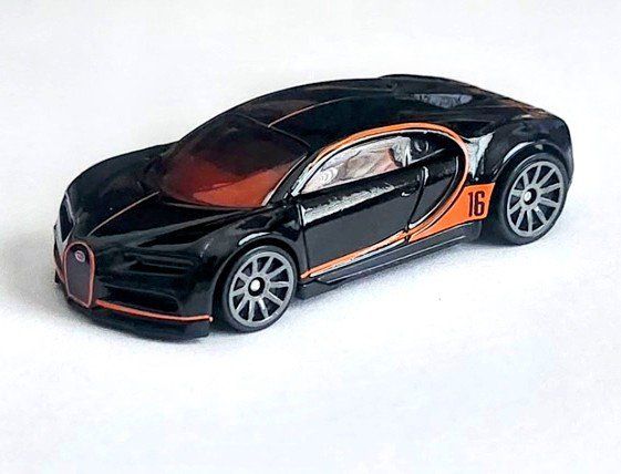 Hot Wheels Modellini d'auto: Hot Wheels Mystery Model 01 Bugatti Chiron – Nuovo e nell'imballaggio originale da Seuzach venduto da Lettuce10 1