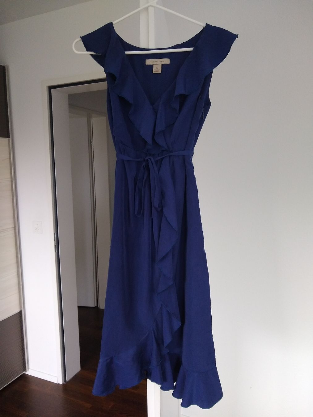 Kleider: Jonathan Martin Navy Blue Ruffle Wrap Dress S – Gebraucht aus Dübendorf von LoRi-2026