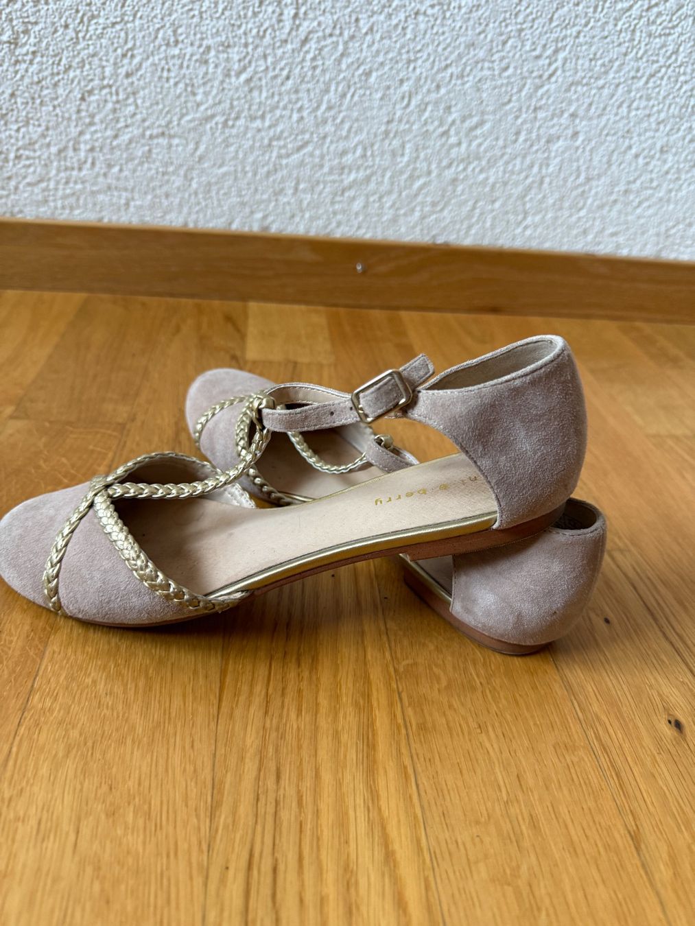 Scarpe da donna: Ballerina mit Goldriemchen, Wildleder, 38 – Usato da Wichtrach venduto da cimora 2