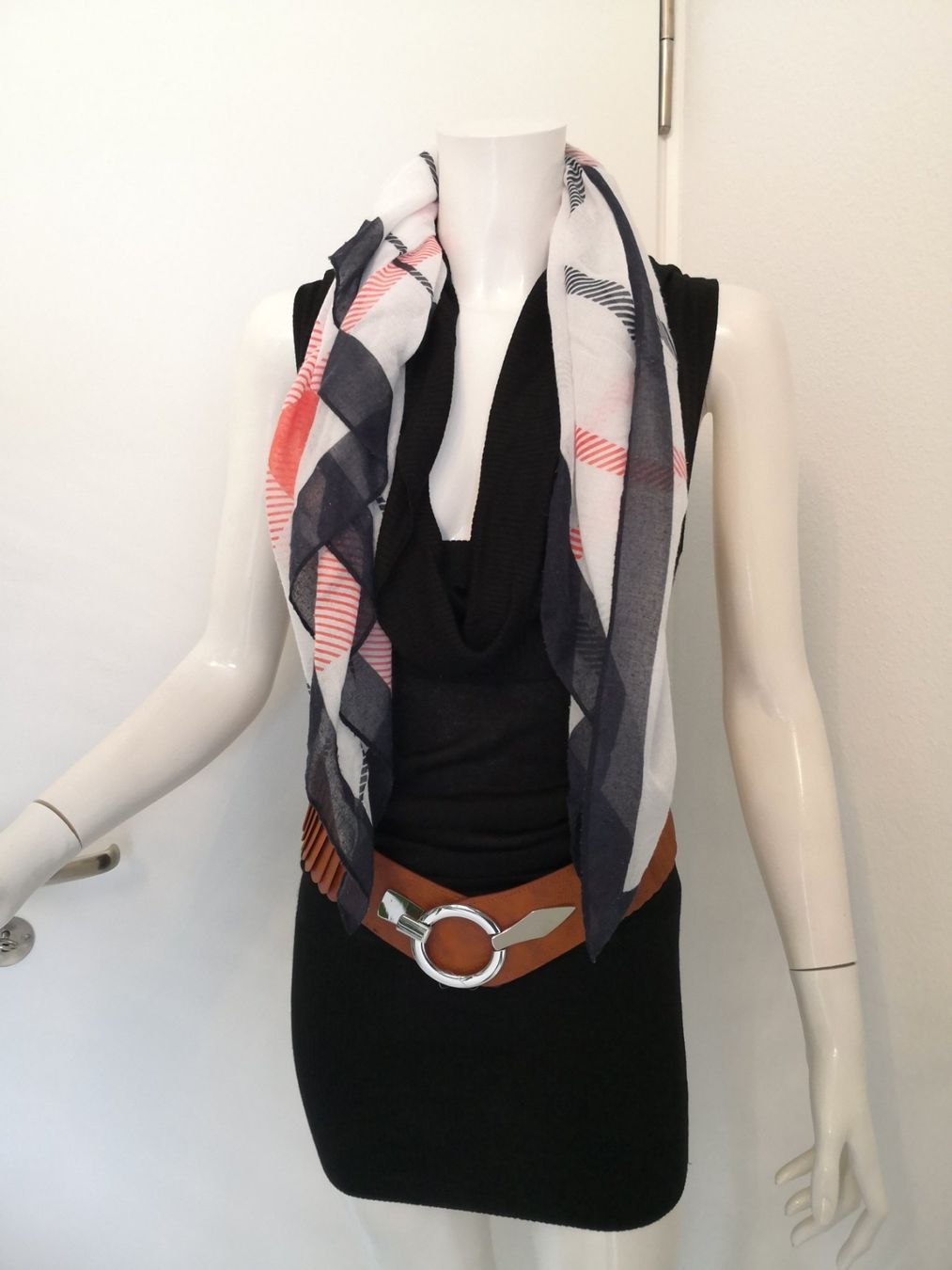 Opus Foulards, Tücher & Schals: 🤩OPUS SCHAL WEISS MIT MUSTER – Gebraucht aus Olten von Naja-Twins-Twins 6