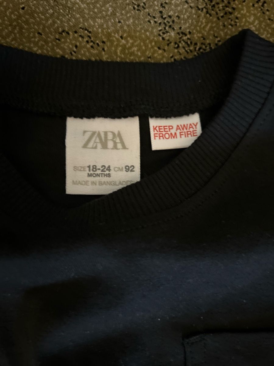Zara T-shirt: Zara Crewneck Frontpocket Black 92 – Usato da Zollikon venduto da JuRock 1