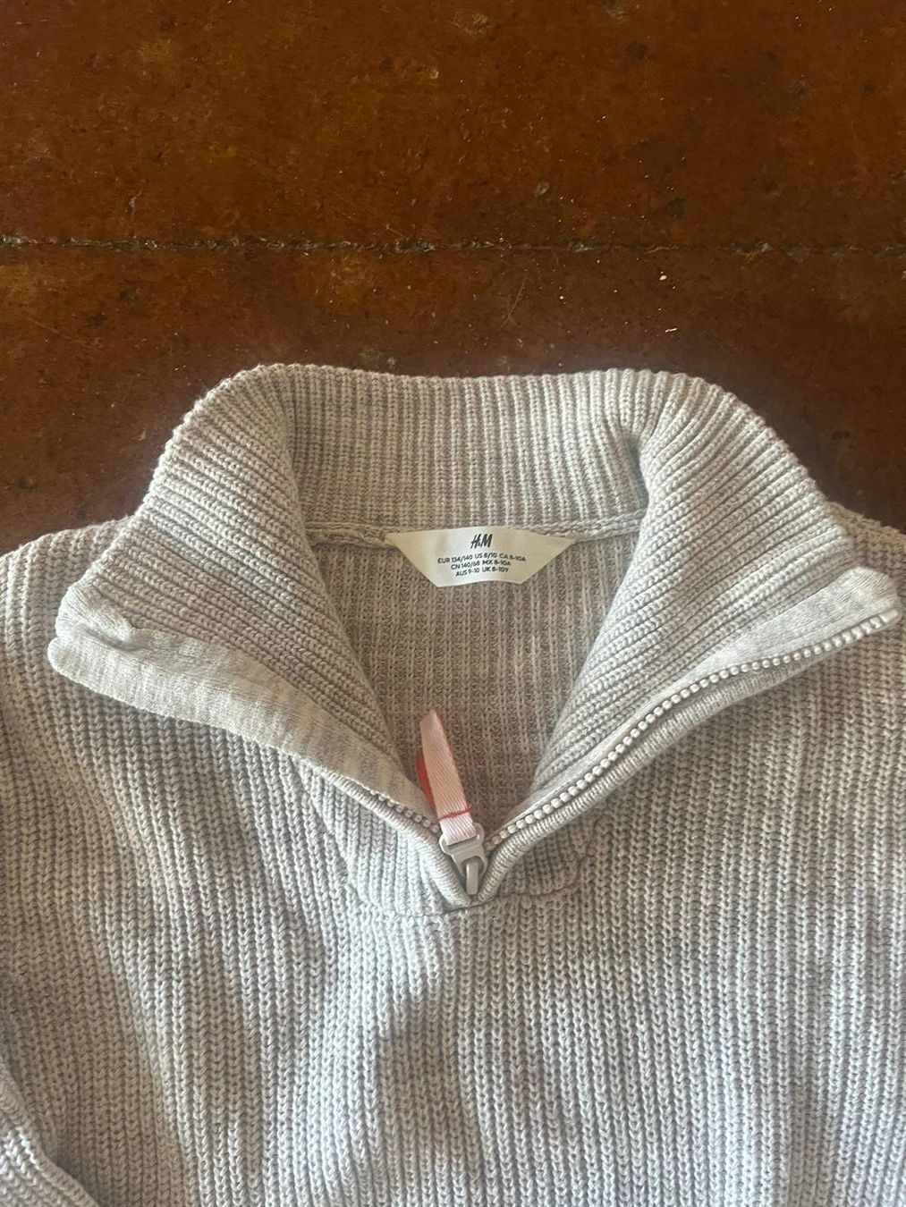 H&M Maglioni & Felpe: H&M Pulli mit Reissverschluss Gr.134/140 – Usato da Aathal-Seegräben venduto da Kati_Mey 1