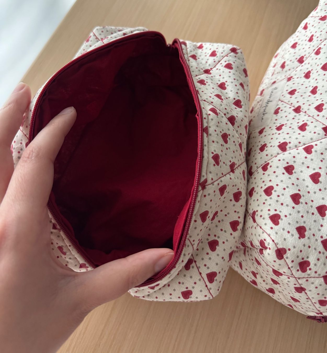 Custodie per cosmetici: Necessaire/Schminktasche rote Herzchen, Handarbeit – Nuovo (secondo la descrizione) da Landschlacht venduto da XXVII_XI 5