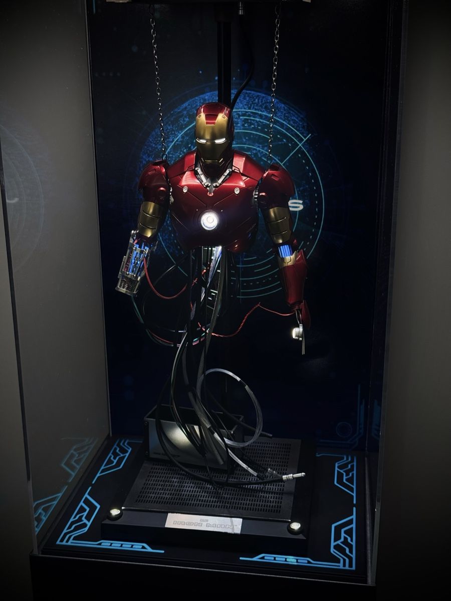 Hot Toys Statuette: Hot Toys Iron Man mit Showcase – Nuovo (secondo la descrizione) da Safenwil venduto da marchaui 7