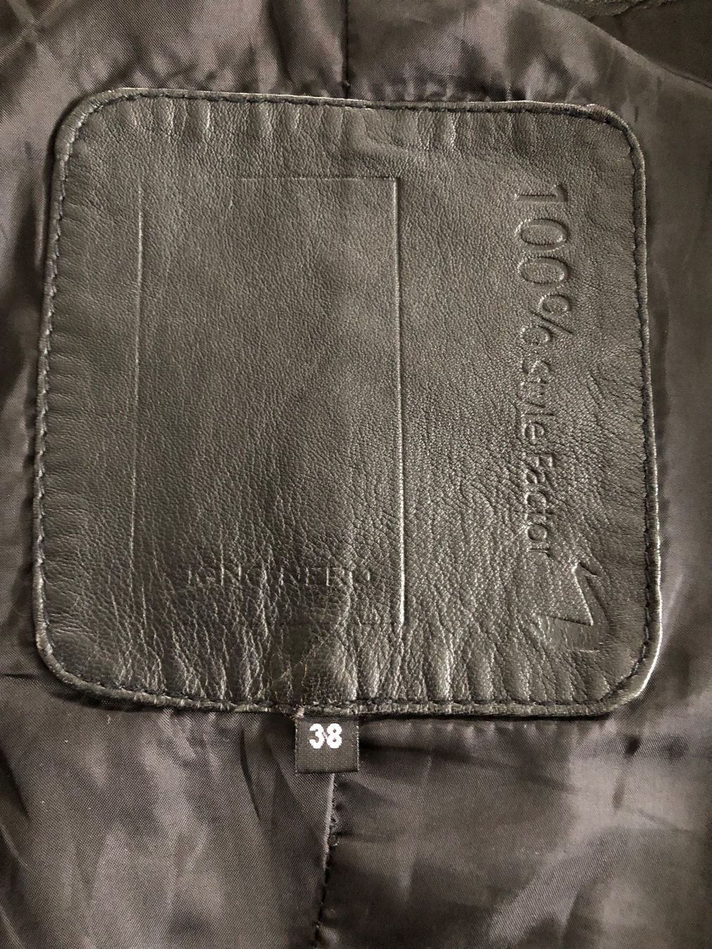 Giacche: Schwarze Lederjacke Gr. 38, echtes Leder – Usato da Hittnau venduto da JD-OE 4