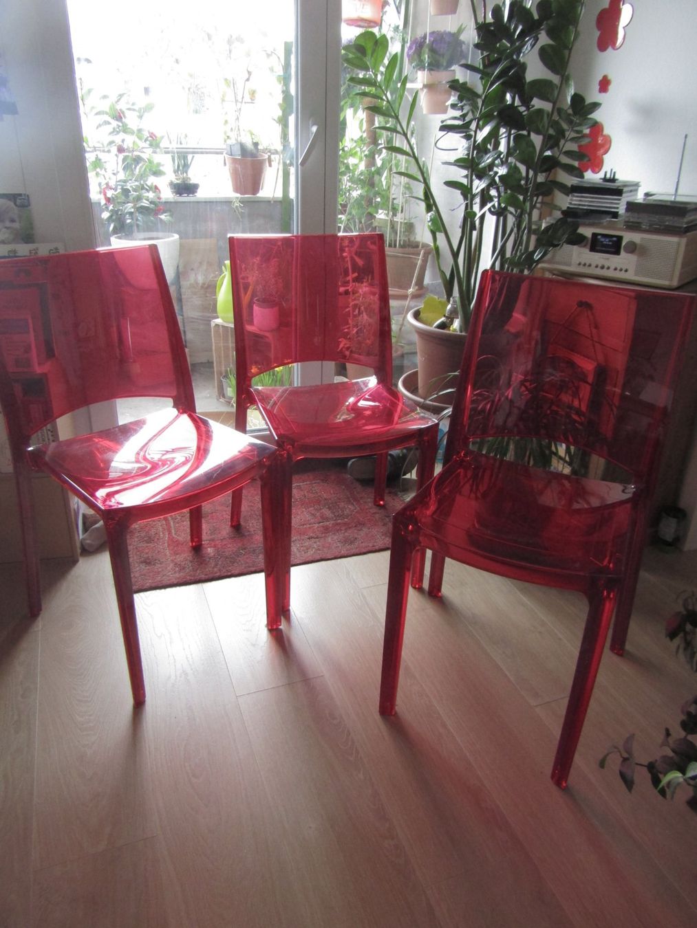 Sedie: 3 belles chaises en polycarbonate rouge – Usato da Delémont venduto da mamygateau 2