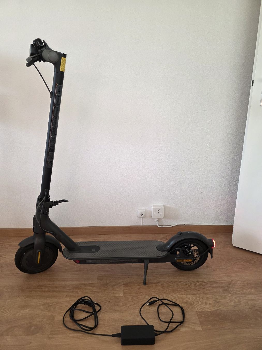 Scooters: Xiaomi Mi Electric Scooter Essential – Neuf (Voir description) à Zürich par tugii_3