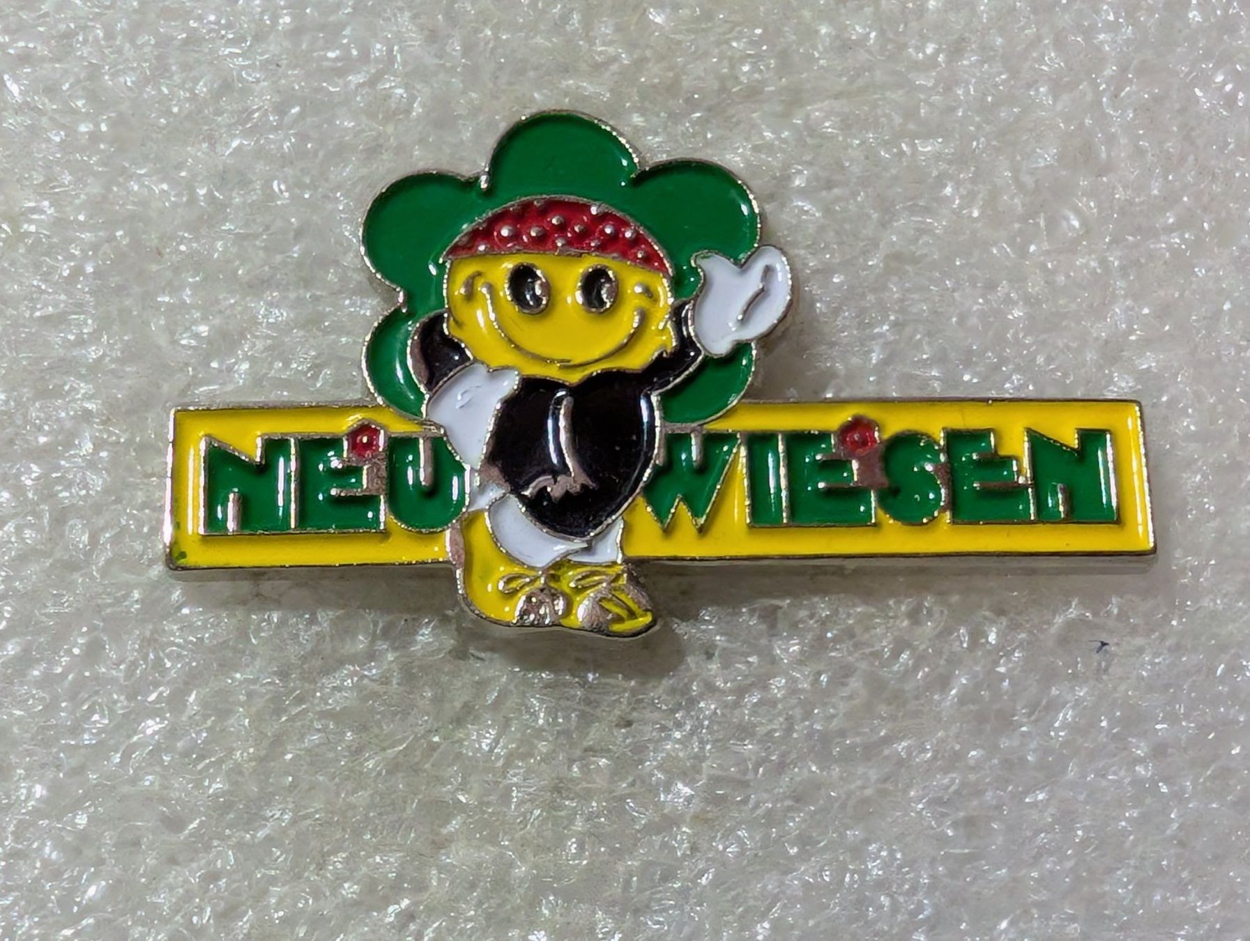 Placchette & Badge: Ansteckpin 87: Zentrum Newiesen – Usato da Oppligen venduto da Pin-Fall-Shop