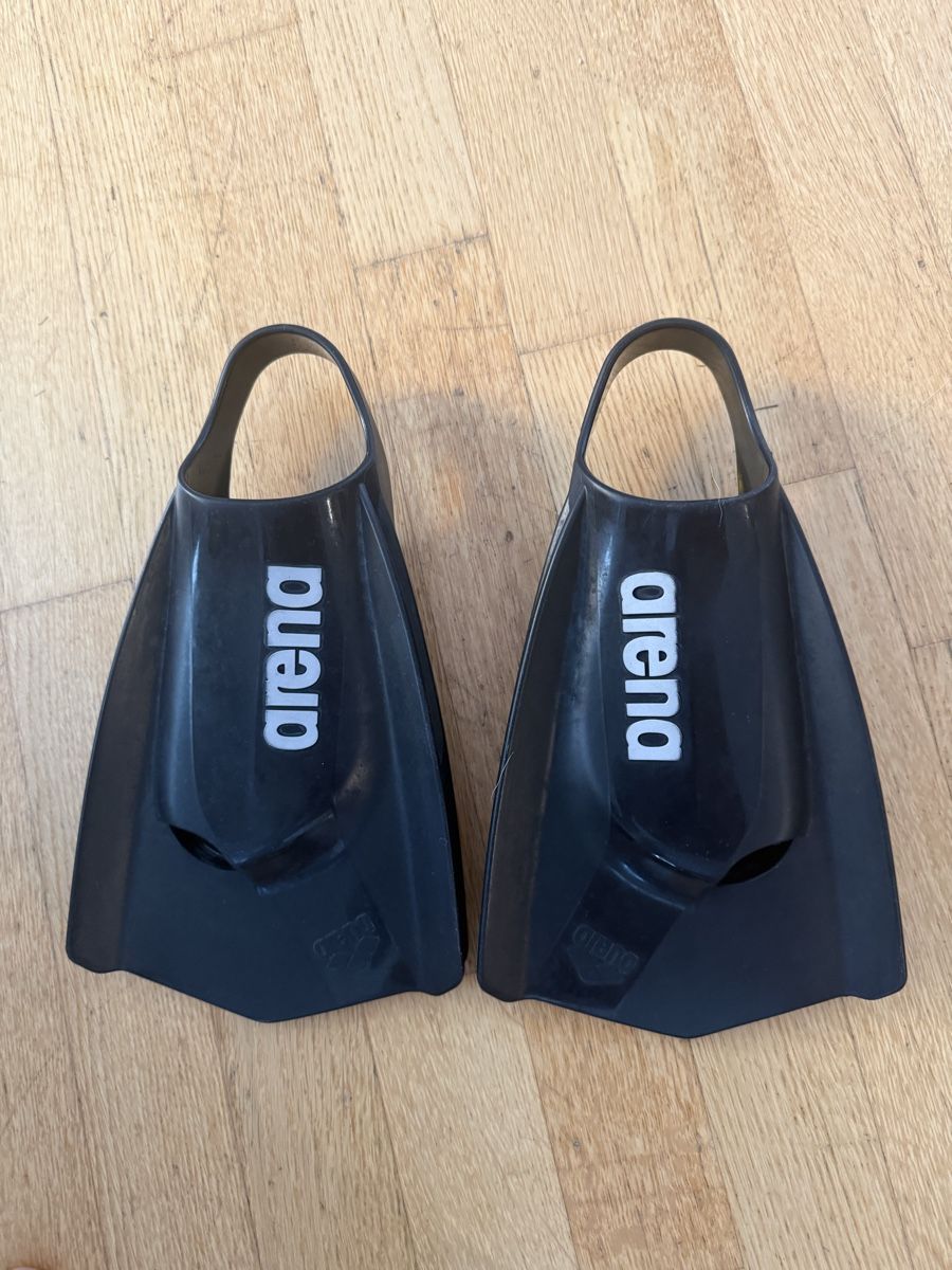 Arena Pinne, Maschere & Boccagli: ARENA Trainingsflosse 'POWERFIN PRO II' in Schwarz – Usato da Winkel venduto da grexy 2