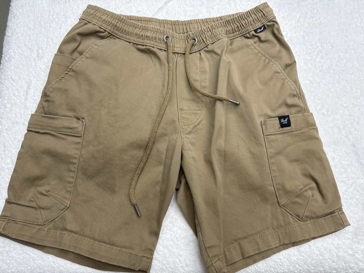 Pantalons: Reell Short Cargo Easy Trousers Taille S Brun clair – Neuf (Voir description) à Chenens par anasantos90