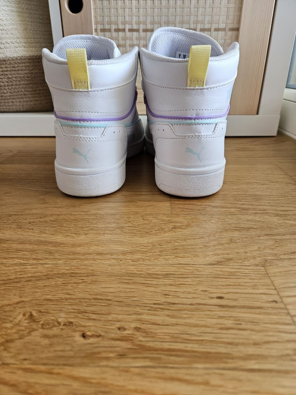 Puma Scarpe da donna: Baskets Puma blanches avec liserais mutilicolors, taille 38 – Nuovo (secondo la descrizione) da Morges venduto da Mlle_Croft_91 2