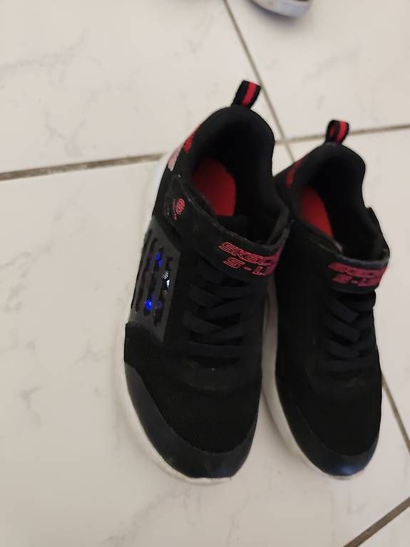 Schuhe für Jungen: Sneakers Sketchers  – Gebraucht aus Emmenbrücke von AKTA3123