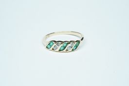 Fingerring 8k Gelbgold mit Smaragden und Cubic Zirkonia