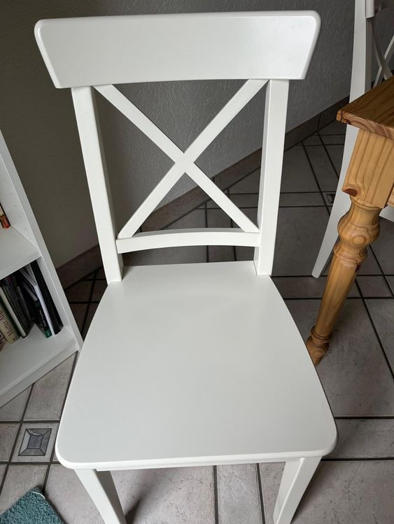 Weiße IKEAStühle insgesamt acht Stühle Kaufen auf Ricardo