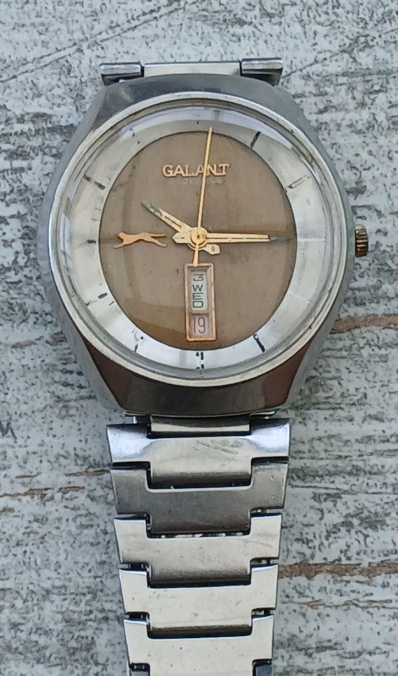Swiss Orologi: Gallant Day/Date Automatic 1970's .Water Resistant 9009 Ser – Usato da St-Cergue venduto da gar_x2b7 1