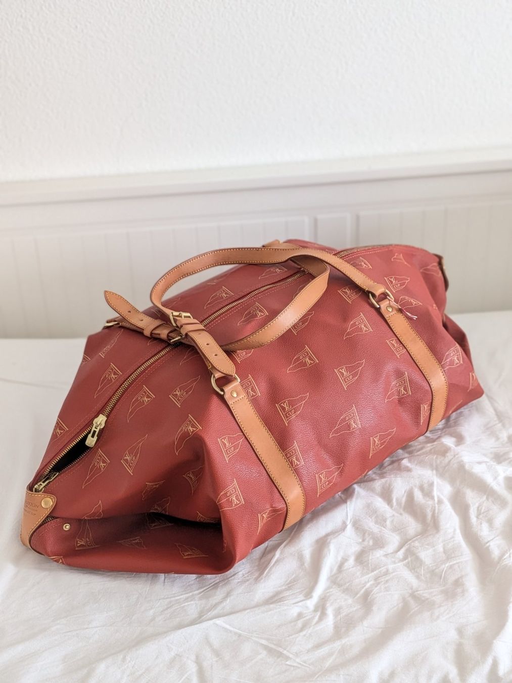 Louis Vuitton Taschen: Louis Vuitton Monogram America's Cup Sac Cabourg – Gebraucht aus Bergdietikon von Lindor12