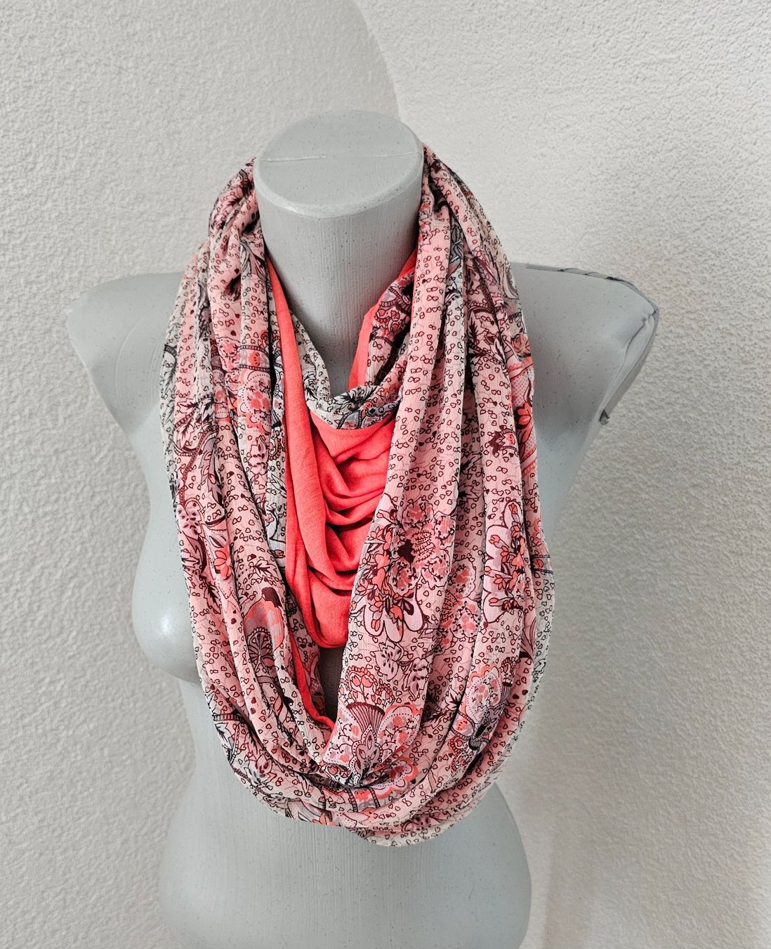 Foulard & Sciarpe: Endlos Schal 2 seitig tragbar uni / gemustert – Usato da Füllinsdorf venduto da Sunnebliemli7