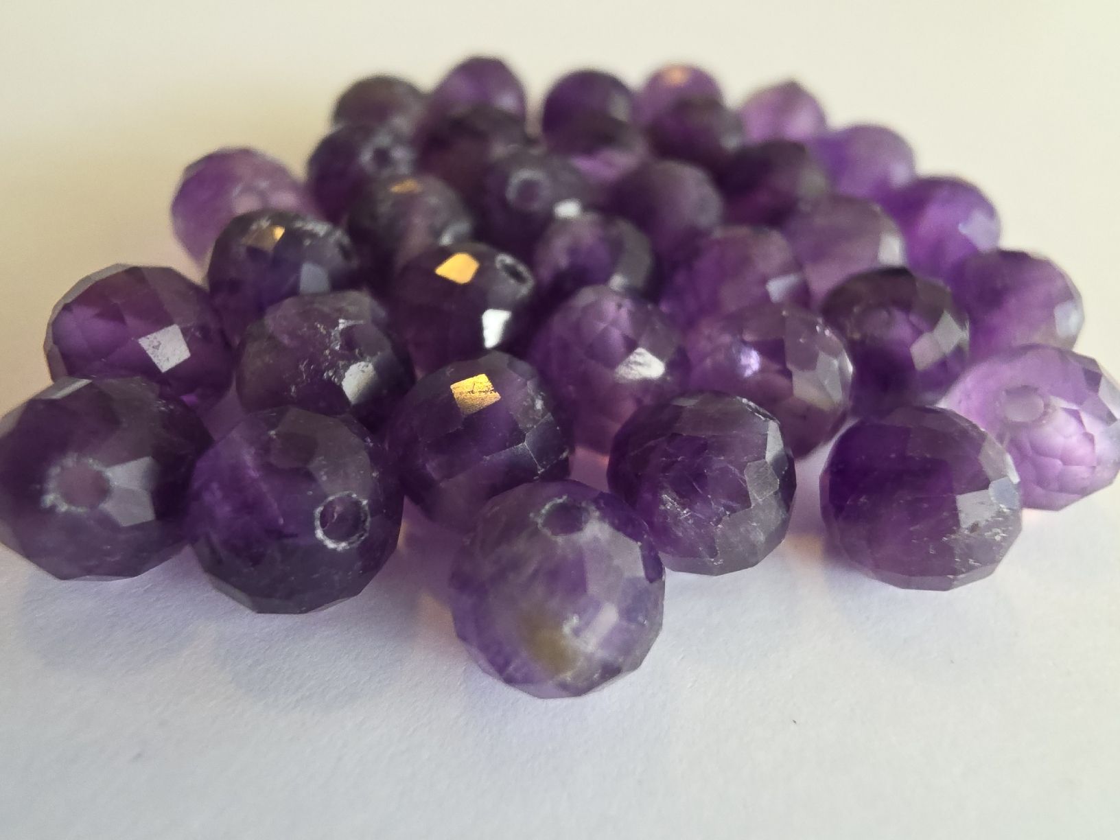 Minerali & Pietre curative: Amethyst facettiert ca. 6mm. 34 Stück lose – Nuovo e nell'imballaggio originale da Menziken venduto da Mirager 1
