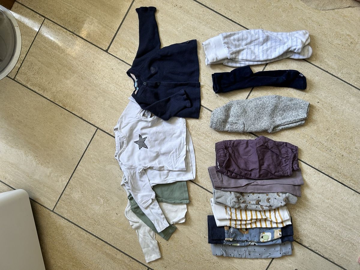Lotti di vestiti: Kleiderpaket Grösse 50/56 – Usato da Berikon venduto da Skydive11 4