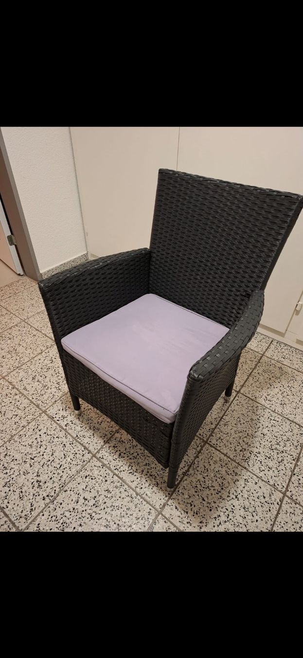 Set di tavolo e panche: Rattan Tisch und 6 Stühle – Usato da Dübendorf venduto da eva_fb5z 3