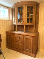Bauernmöbel mit Vitrine und Schubladen