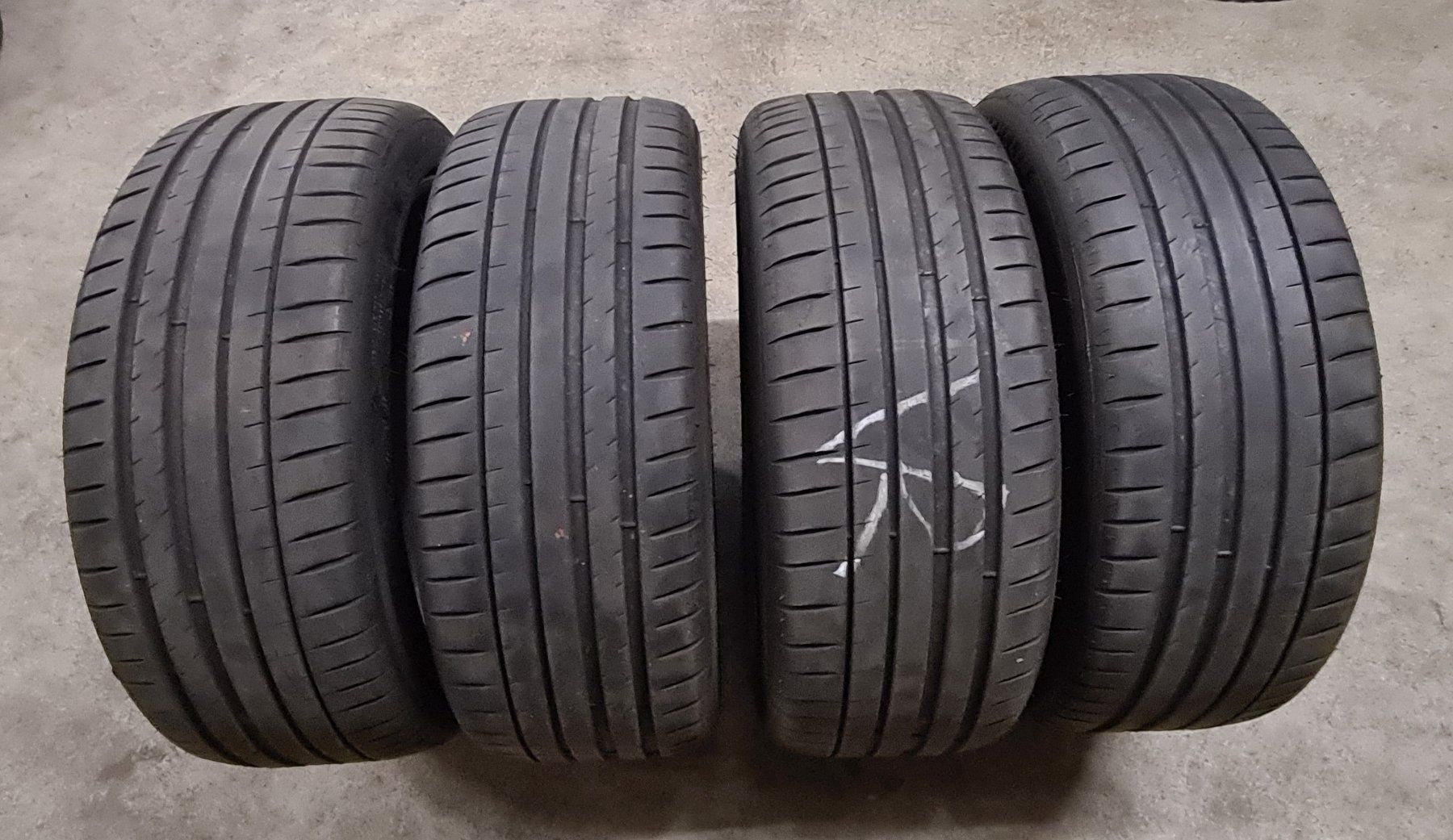 Michelin Pneus & Kompletträder: Vier Sommerreifen 225/45R18 – Gebraucht aus Uetendorf von ATA-Deals