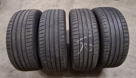Vier Sommerreifen 225/45R18