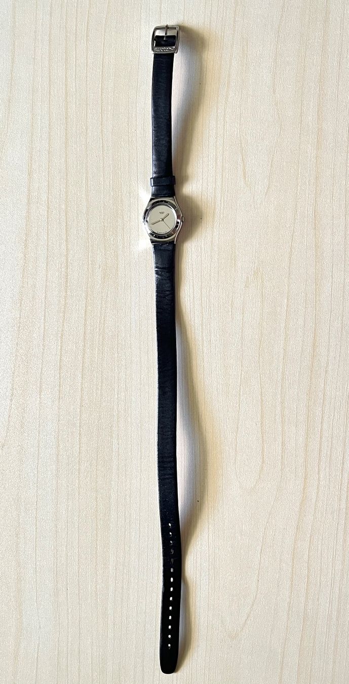 Swatch Orologi: Swatch Damenuhr Lederarmband Silberfarben – Usato da Grenchen venduto da chththl 1