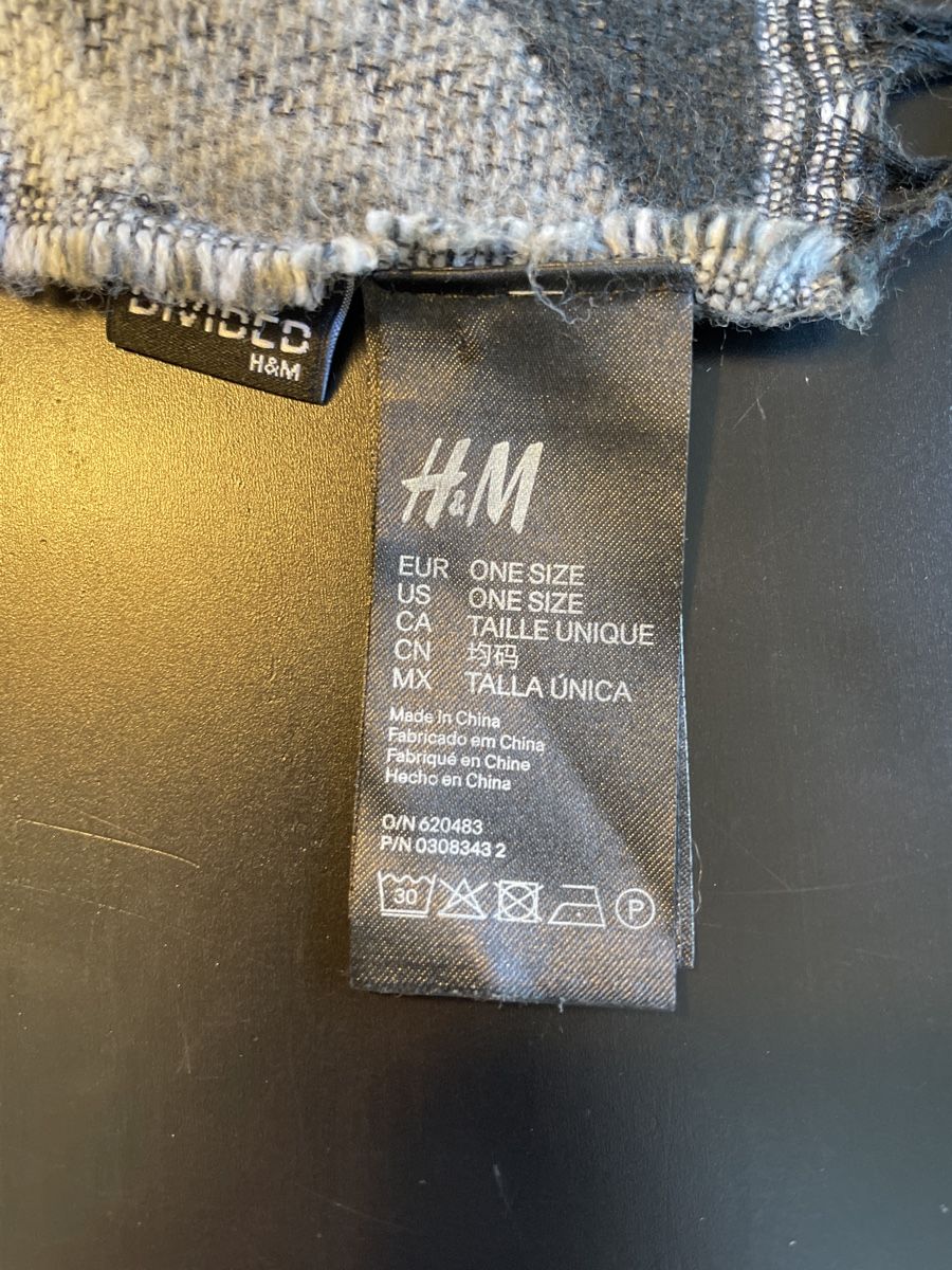 H&M Foulard & Sciarpe: Schal von H&M – Usato da Schmitten FR venduto da Monei19 2