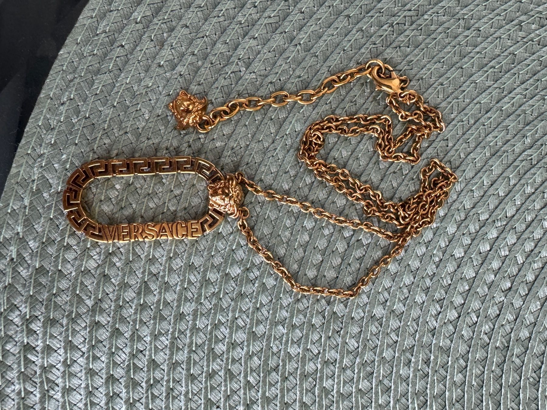Versace Catenine: Versace authentique collier couleur or, parfait état! – Usato da Schlieren venduto da Zakram