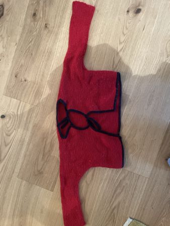Gestrickter baby pullover Rot Dunkelblau Rand Grösse M
