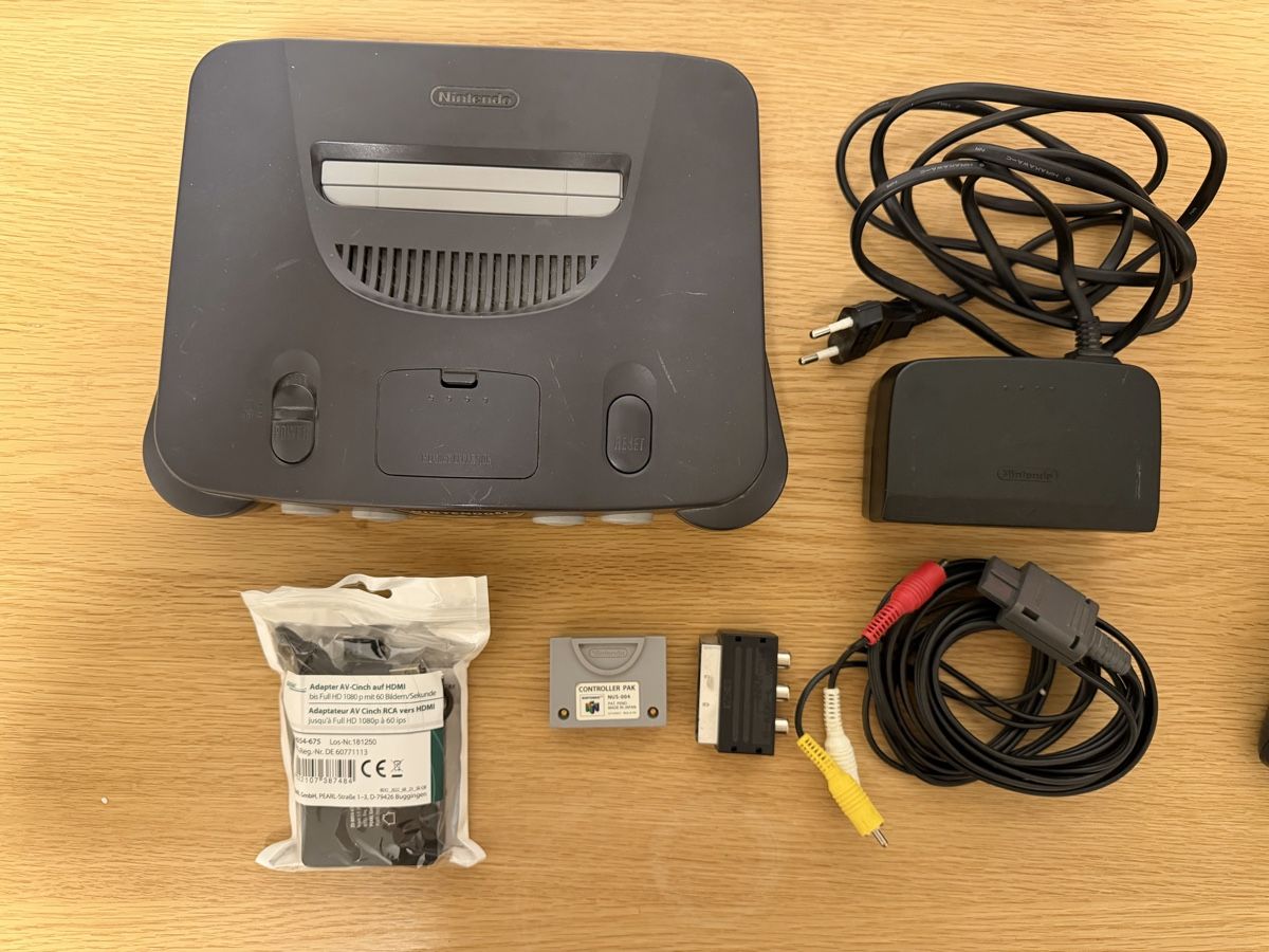 Nintendo Console: Nintendo 64 Set Konsole 4 Controller 3 Spiele mit Adapter – Usato da Rombach venduto da delta_digi44 1