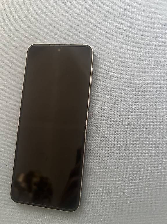 Telefoni cellulari / Smartphones: Samsung Galaxy Z Flip 6 – Usato da Morschach venduto da jer_j7gw 2