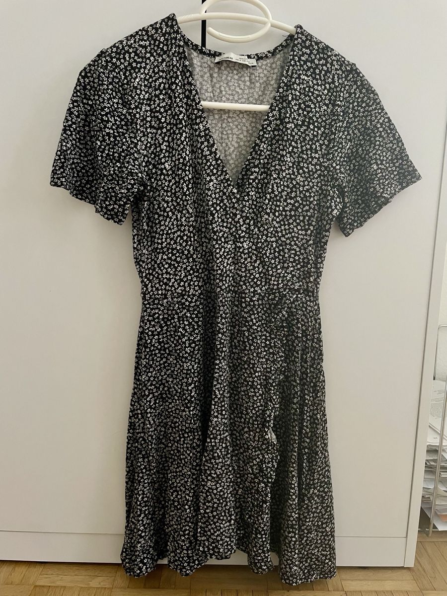 Pull&Bear Vestiti: Kleid Blumenmuster dunkelblau/weiss Grösse M, pull&bear – Usato da Zürich venduto da Carlajimena 1