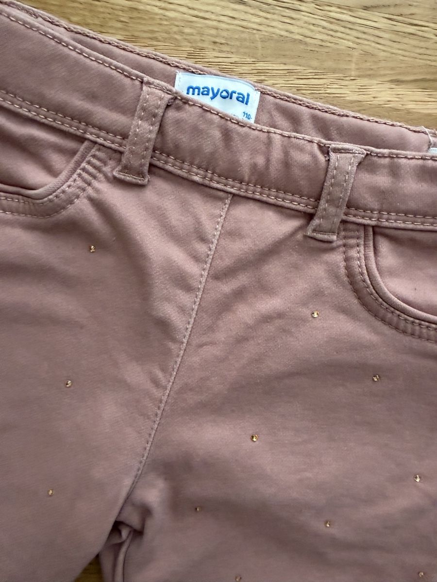 Mayoral Pantaloni: Mädchenhose Gr.110 – Usato da Flüelen venduto da Lulu2204 1