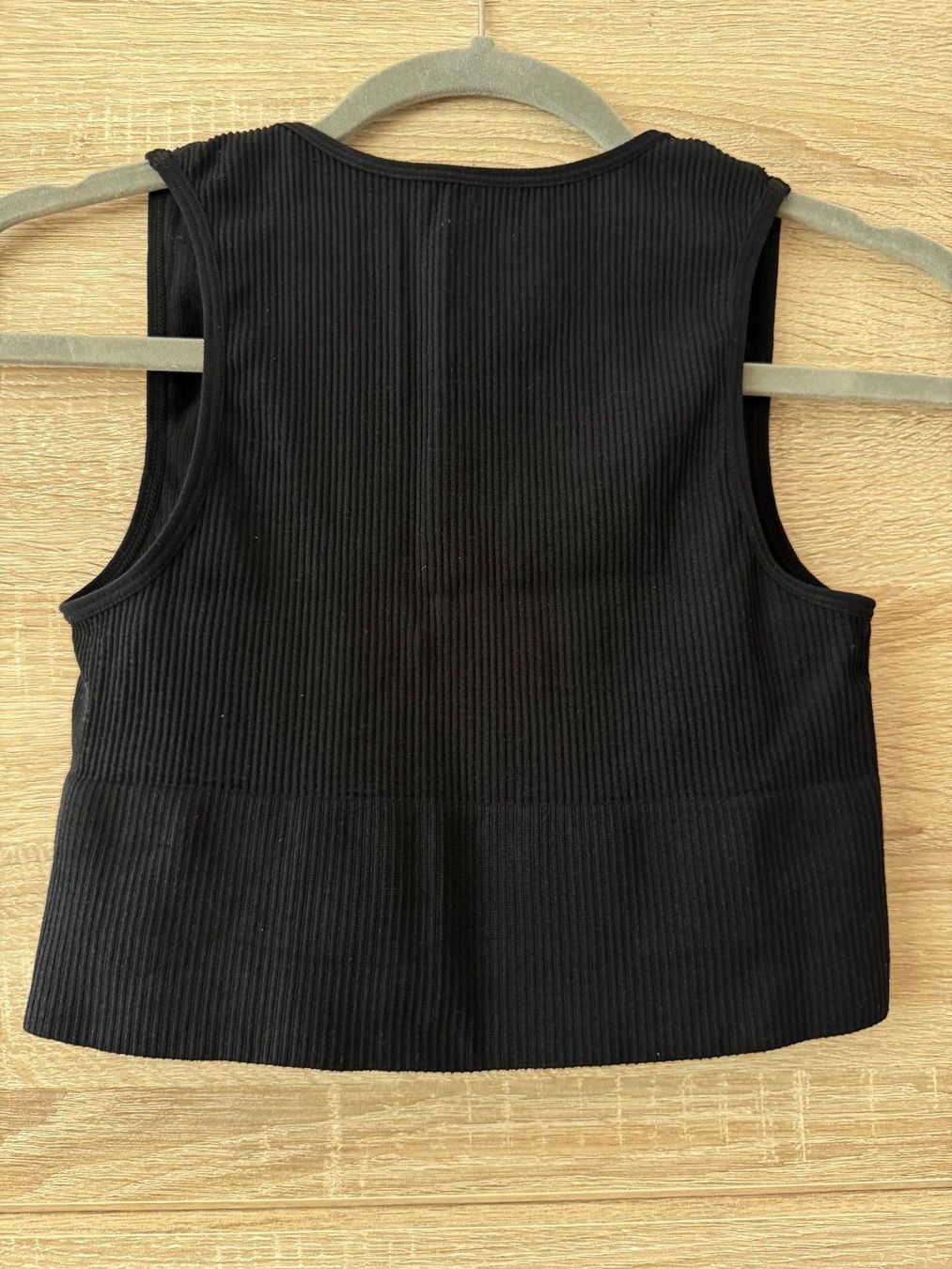 Top: Crop top noir – Usato da Montreux venduto da iizaa811 2