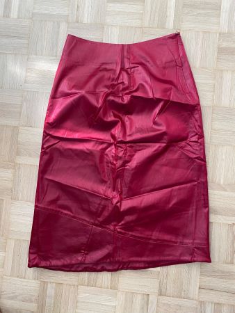 Roter Rock von Designerin Erica Matile