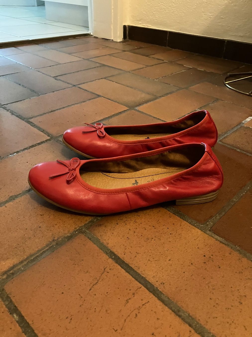 Tamaris Scarpe da donna: Ballerinas von Tamaris Gr. 38 – Usato da Basel venduto da Hamburg82 2