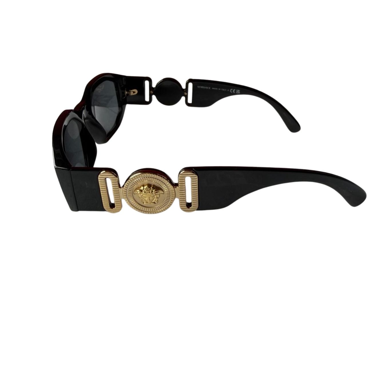 Versace Occhiali & Lenti: Versace Sonnenbrille mit Logodetails – Nuovo (secondo la descrizione) da Oberarth venduto da SSS. 1
