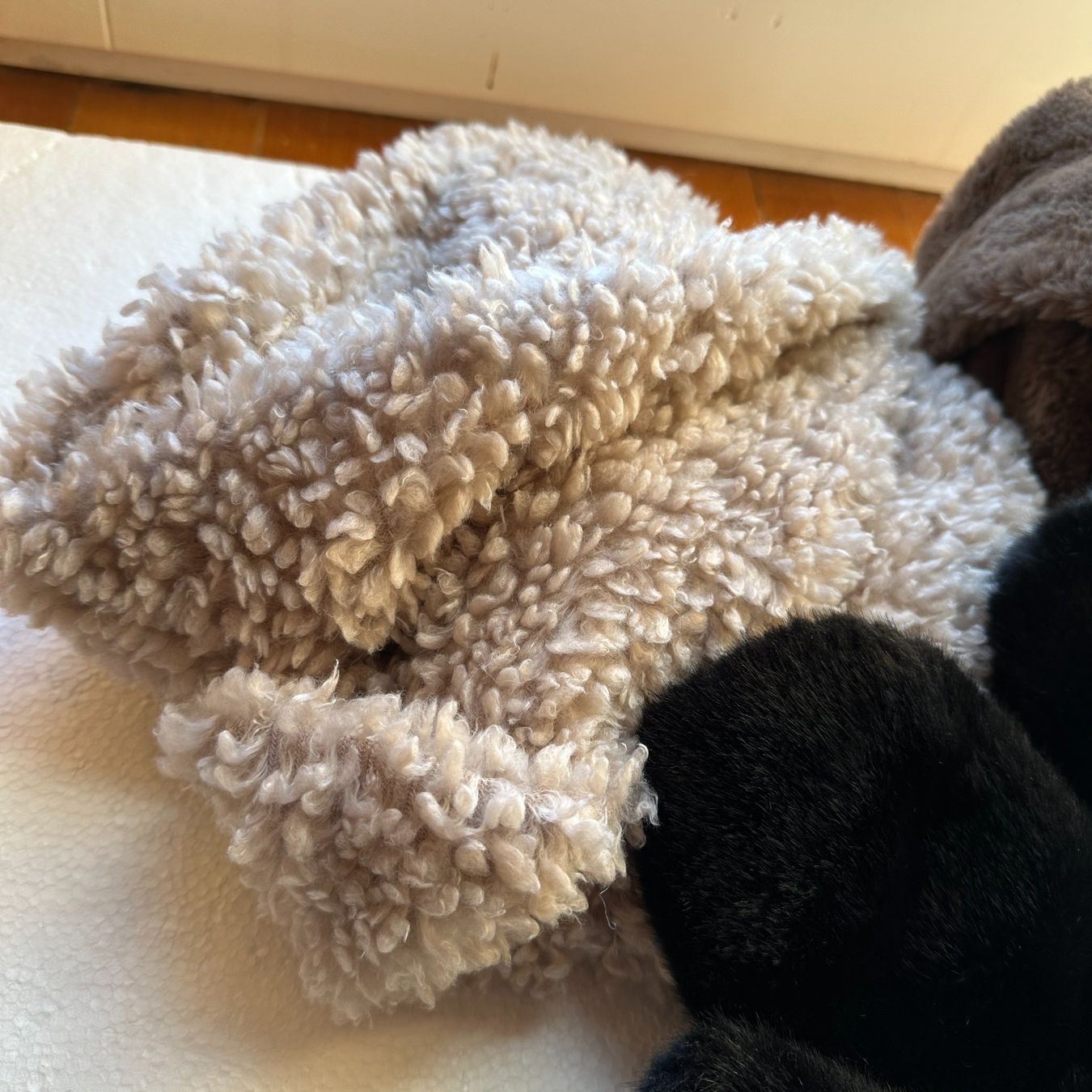 Lotti di vestiti: Loop Schal Halstuch Handschuhe Paket neu! – Nuovo (secondo la descrizione) da Gümmenen venduto da FelizitasHermann 2