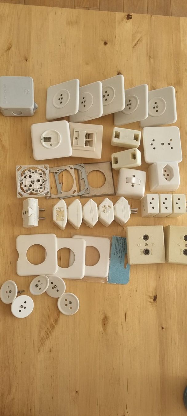 Spine: Elektromaterial - Abdeckplatten - Matériel électrique – Usato da Spiegel b. Bern venduto da ale_x59l