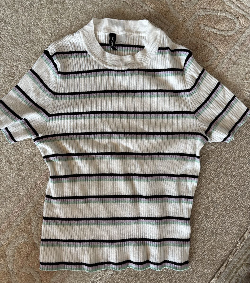 H&M T-shirts: T-Shirt – D'occasion à Eggersriet par car_w5cl